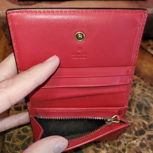 Gucci Supreme with Cherries - Picture 7 of 7